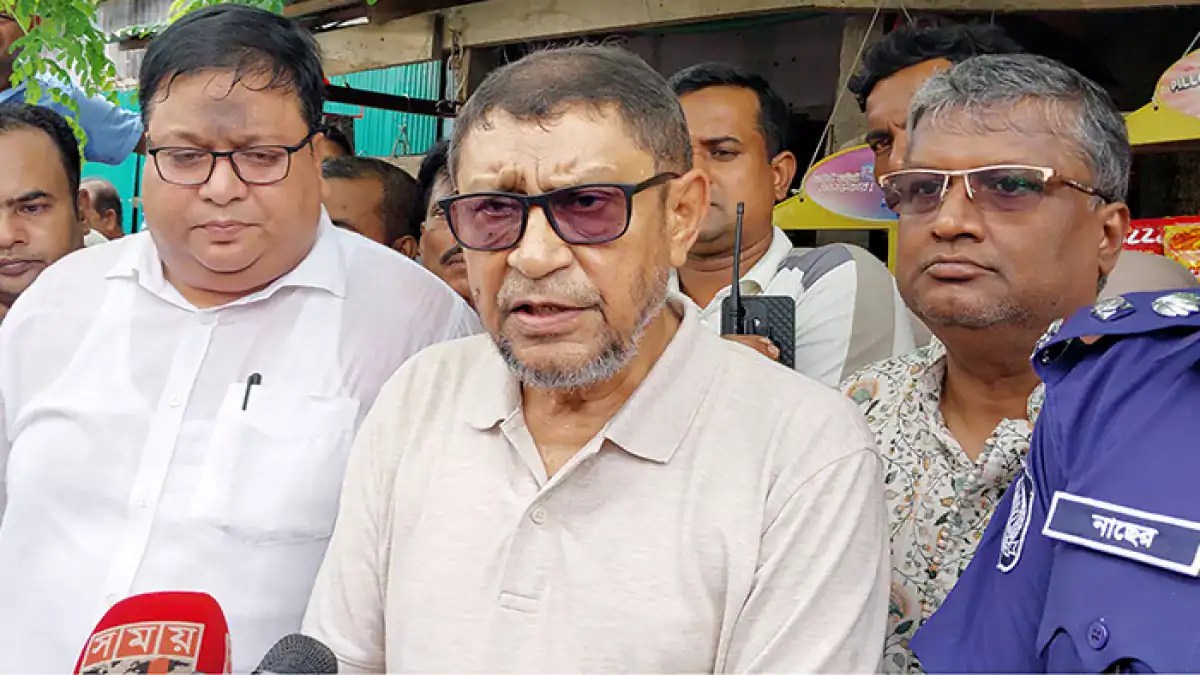 স্বাস্থ্যমন্ত্রী হাসপাতালে হঠাৎ হাজির, সাংবাদিকদের সাথে কথা বলছেন. Channel i News - চ্যানেল আই নিউজ
