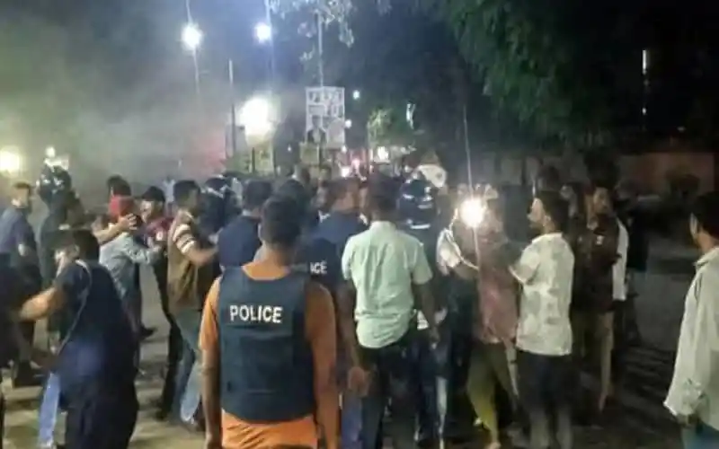 হবিগঞ্জে এনসিপির পদযাত্রায় হামলার ঘটনায় উত্তেজনা, পুলিশ ও জনতার সংঘর্ষ. Channel i News - চ্যানেল আই নিউজ