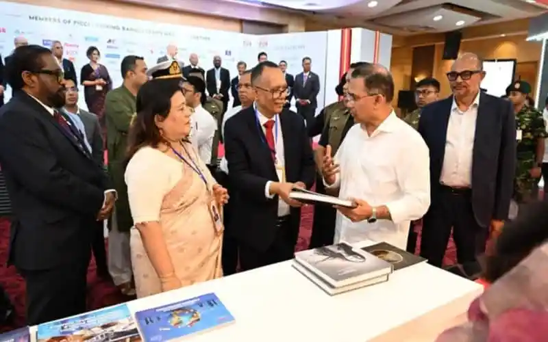 প্রধানমন্ত্রীর ইনভেস্টরস এক্সপো পরিদর্শন, ব্যবসায়ীদের সাথে আলোচনা. Channel i News - চ্যানেল আই নিউজ