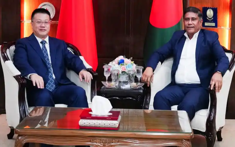 প্রধানমন্ত্রীর প্রতিরক্ষা উপদেষ্টার সঙ্গে চীনা রাষ্ট্রদূতের সৌজন্য সাক্ষাৎ. Channel i News - চ্যানেল আই নিউজ