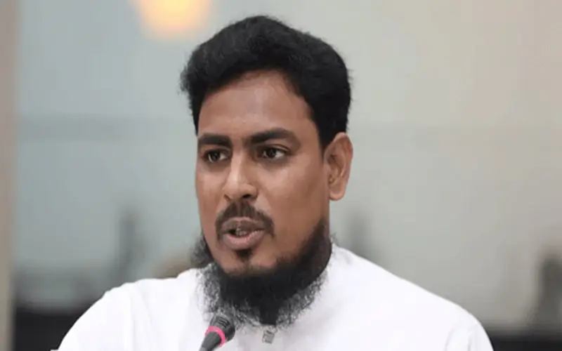 আখতার হোসেন বক্তৃতা দিচ্ছেন, পেশাদার সংবাদ পরিবেশনে।. Channel i News - চ্যানেল আই নিউজ