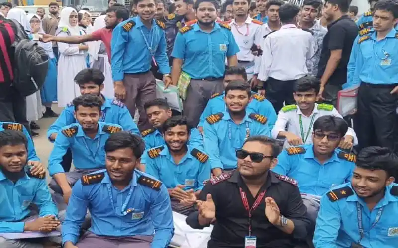 কথায় কথায় আন্দোলন-সংগ্রামে মুখর শিক্ষার্থী-তরুণ প্রজন্ম