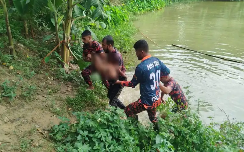 তিন শিশু পানিতে ডুবে মৃত্যুর জন্য উদ্ধারকার্য চলছে. Channel i News - চ্যানেল আই নিউজ