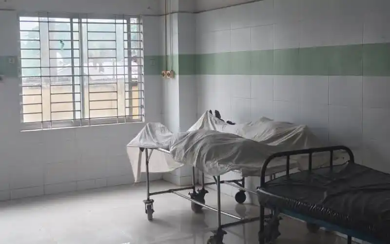অসুস্থ রোগীর জন্য হাসপাতালের বিছানা ও ওয়ার্ডের দৃশ্য. Channel i News - চ্যানেল আই নিউজ