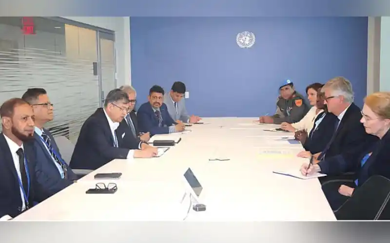 বাংলাদেশের প্রতিনিধিরা জাতিসংঘ শান্তিরক্ষা মিশনে অংশগ্রহণের বিষয়ে আলোচনা করছেন।. Channel i News - চ্যানেল আই নিউজ