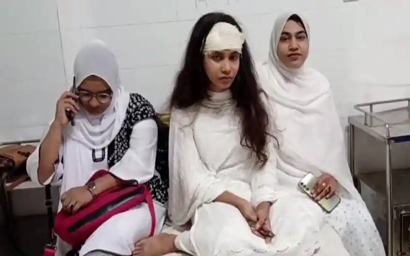 আইনজীবীর মাথায় পেপার ওয়েট ছুড়ে বিচারিক ক্ষমতা হারালেন সেই বিচারক