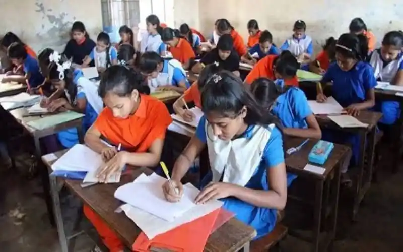 প্রাথমিক বৃত্তি পরীক্ষার জন্য ছাত্রছাত্রীরা পরীক্ষা দিচ্ছে. Channel i News - চ্যানেল আই নিউজ