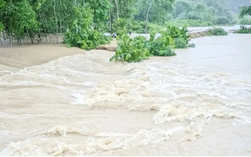 নদীর পানি বিপদসীমার উপর দিয়ে প্রবাহিত, বন্যার আশঙ্কা বাড়ছে. Channel i News - চ্যানেল আই নিউজ