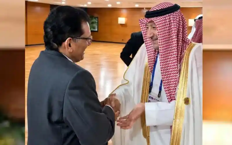 সৌদি উপ-পররাষ্ট্রমন্ত্রীর সঙ্গে বাংলাদেশের পররাষ্ট্রমন্ত্রীর শুভেচ্ছা বিনিময়।. Channel i News - চ্যানেল আই নিউজ