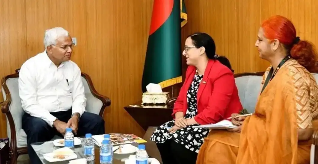 বাংলাদেশ ও আইআরসি প্রতিনিধিদের মধ্যে বৈঠক চলাকালে আলোচনা।. Channel i News - চ্যানেল আই নিউজ