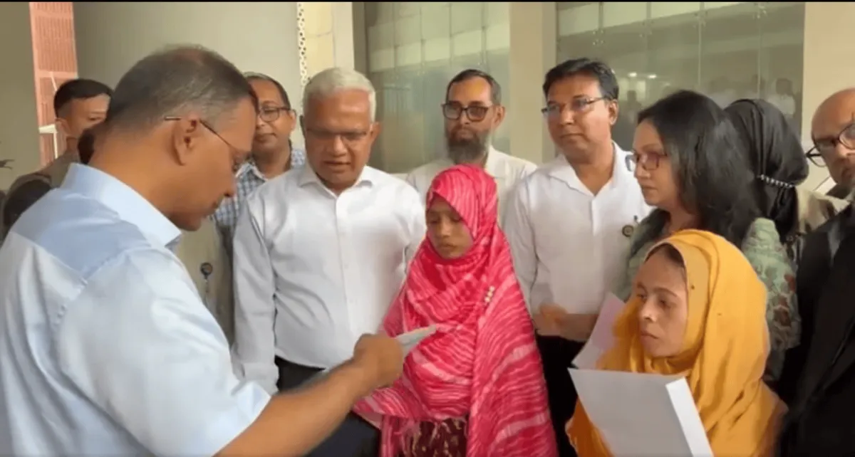 প্রধানমন্ত্রীর হাতে তিন বিশেষ চাহিদাসম্পন্ন ব্যক্তির নিয়োগপত্র. Channel i News - চ্যানেল আই নিউজ