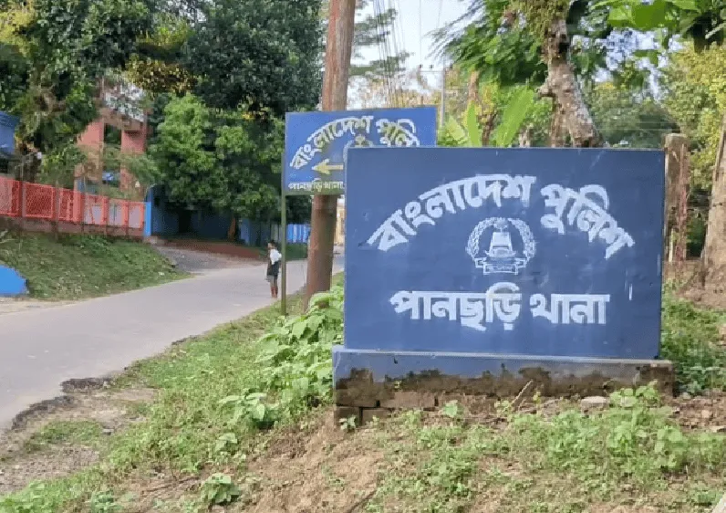 Bangladesh Police signboard at a rural location in Bengali script. Channel i News - চ্যানেল আই নিউজ