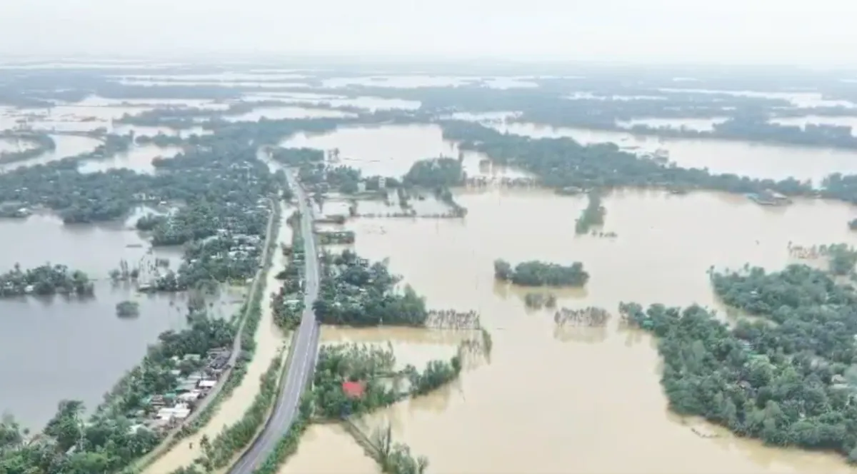কক্সবাজারে বন্যার কারণে পানিবন্দী মানুষ ও ক্ষতিগ্রস্ত এলাকা. Channel i News - চ্যানেল আই নিউজ