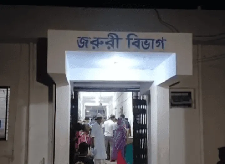 ঝালকাঠিতে জেনারেল বিভাগে প্রবেশের দৃশ্য. Channel i News - চ্যানেল আই নিউজ