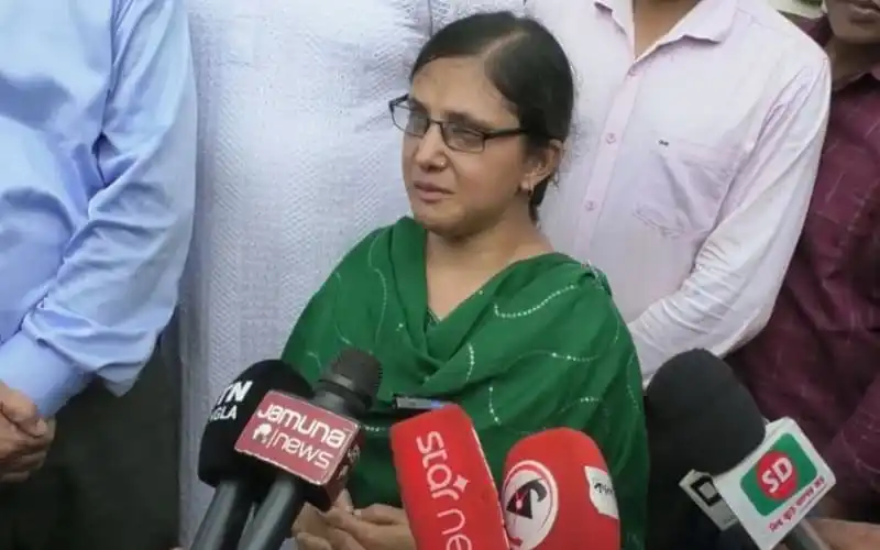 শারমীন চাকরি পেয়ে সংবাদ সম্মেলনে বক্তব্য দিচ্ছেন. Channel i News - চ্যানেল আই নিউজ