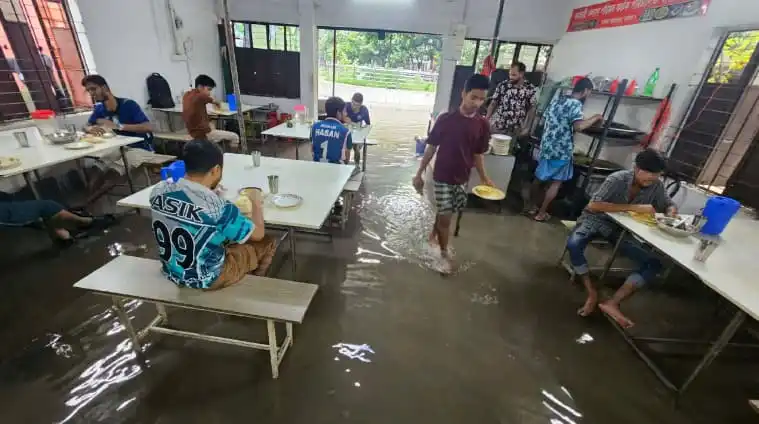 ঢাকা কলেজের মাঠ-হলপাড়া বৃষ্টির পানিতে ডুবে গেছে. Channel i News - চ্যানেল আই নিউজ