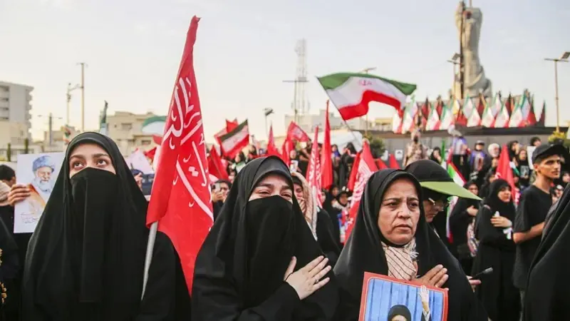 Lakho manush Iran er shahre khamenei er shesh bidai te onek manush jog diye. Channel i News - চ্যানেল আই নিউজ