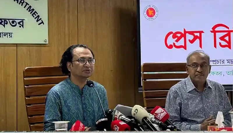 প্রেস ব্রিফিংয়ে দুইজন কর্মকর্তা সাংবাদিকদের প্রশ্নের উত্তর দিচ্ছেন।. Channel i News - চ্যানেল আই নিউজ