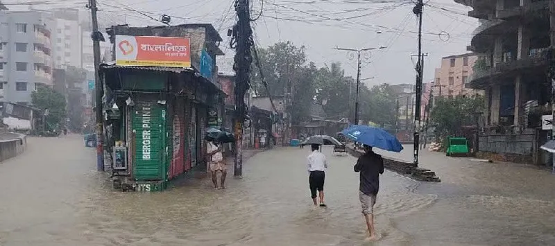 চট্টগ্রামে প্রবল বর্ষণে জলাবদ্ধতা সৃষ্টি, মানুষ রাস্তায় হাঁটছে. Channel i News - চ্যানেল আই নিউজ