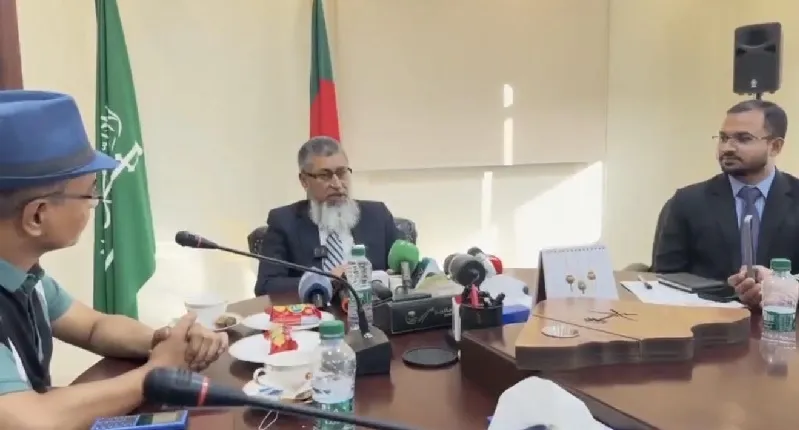বাংলাদেশের একজন কর্মকর্তা সৌদি আরবে অপরাধে জড়িত প্রবাসীদের বিষয়ে আলোচনা করছেন. Channel i News - চ্যানেল আই নিউজ