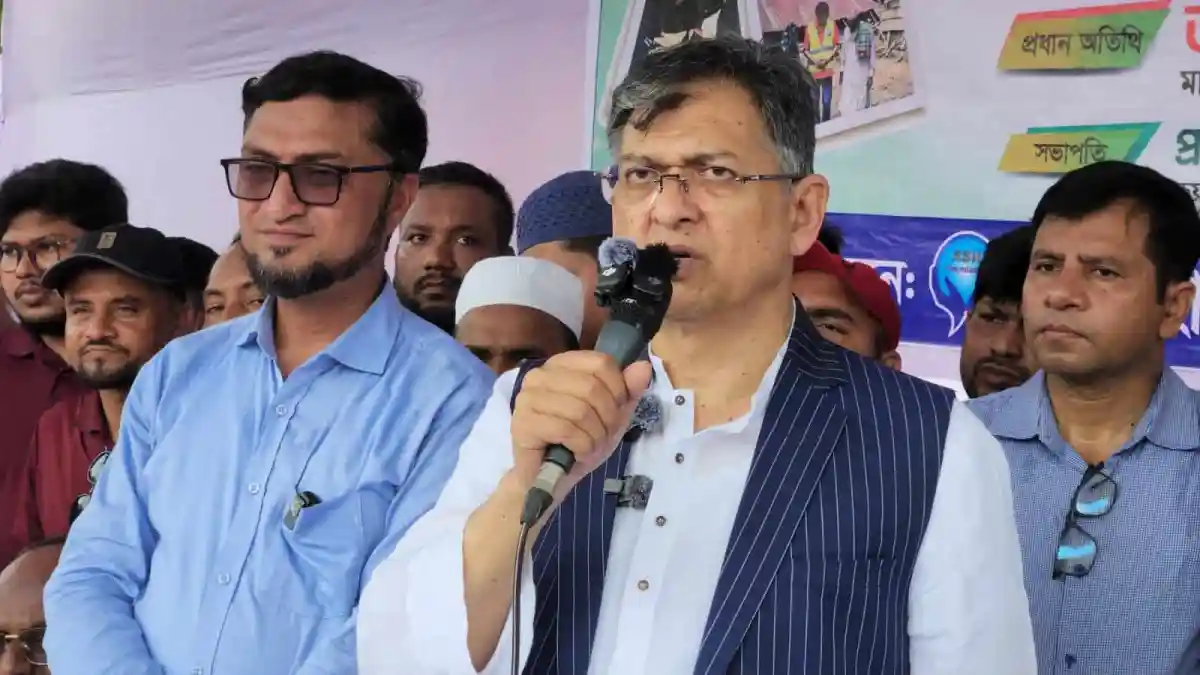 স্বরাষ্ট্রমন্ত্রী বন্যা-জলোচ্ছ্বাস প্রতিরোধে পরিকল্পনা ঘোষণা করছেন. Channel i News - চ্যানেল আই নিউজ