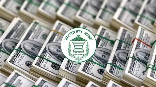 বাংলাদেশ ব্যাংকের লোগো সহ ডলারের বান্ডিলের ছবি. Channel i News - চ্যানেল আই নিউজ
