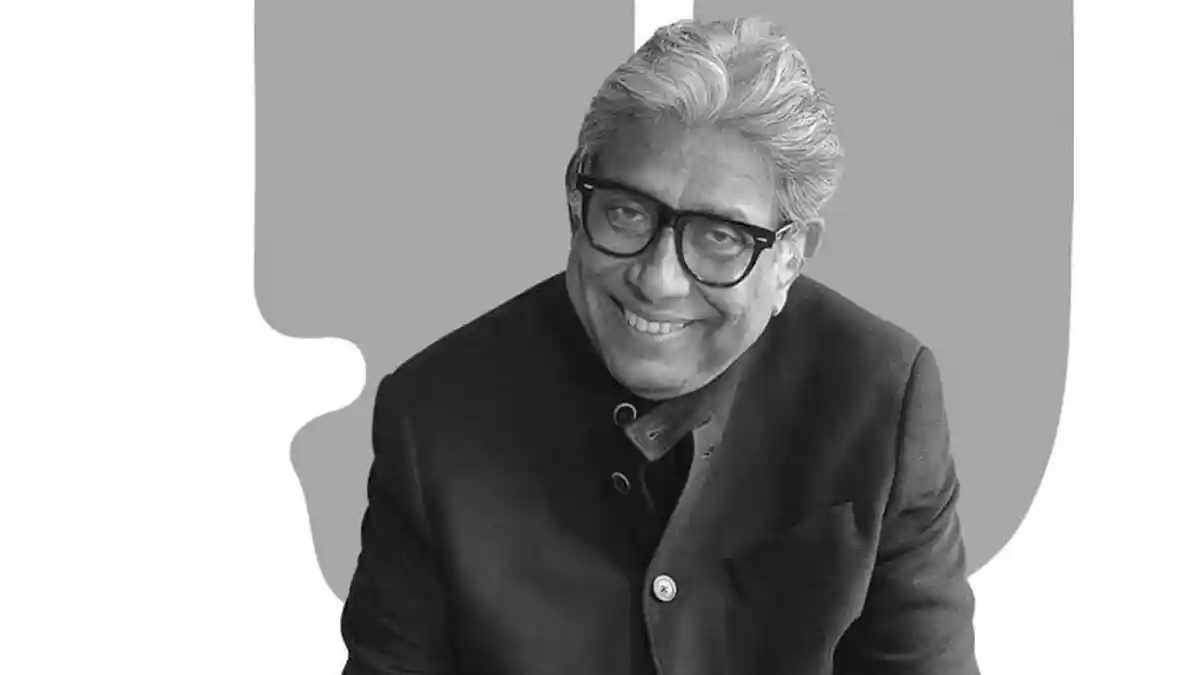 প্রখ্যাত ব্যক্তিত্বের হাসিমুখ, কালো পোশাক পরিহিত. Channel i News - চ্যানেল আই নিউজ
