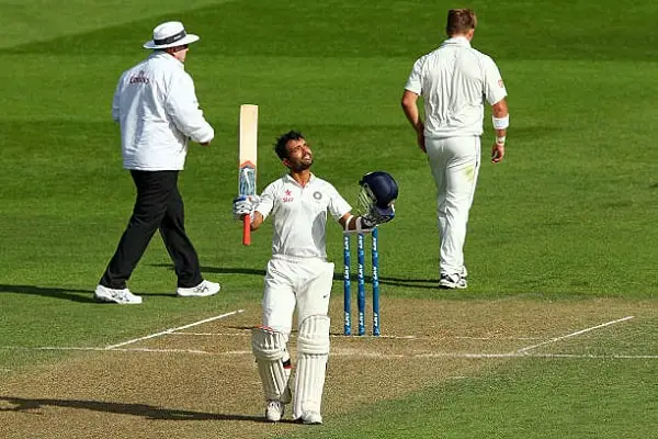 রাহানে ব্যাট হাতে ক্রিকেট মাঠে, অন্য খেলোয়াড় ও আম্পায়ার পাশে. Channel i News - চ্যানেল আই নিউজ