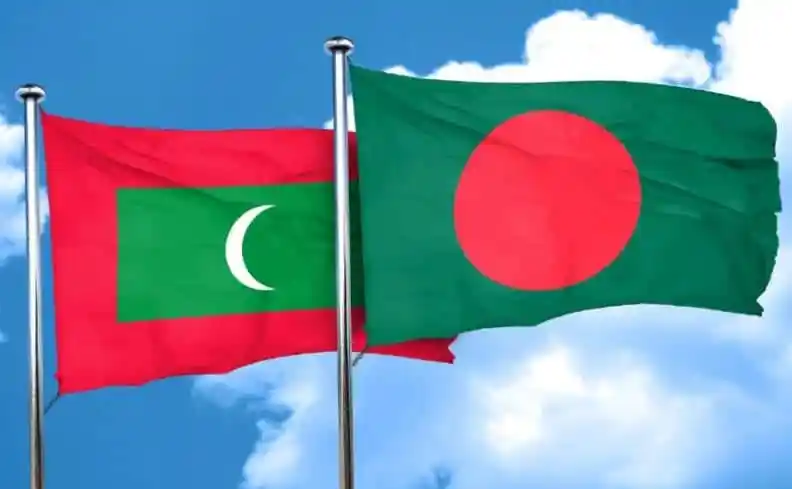 বাংলাদেশ ও মালদ্বীপের পতাকা উড়ছে আকাশে. Channel i News - চ্যানেল আই নিউজ
