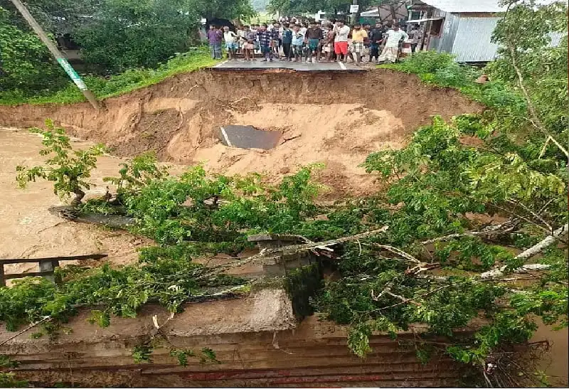 রাঙামাটি-বান্দরবান সড়কের সেতু ধস, পাহাড়ি ঢলে যোগাযোগ বিচ্ছিন্ন. Channel i News - চ্যানেল আই নিউজ