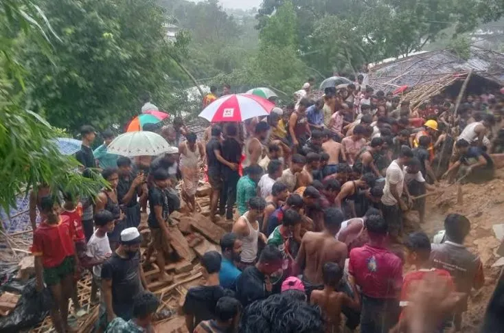রোহিঙ্গা ক্যাম্পে পাহাড় ধসে নিহত পাঁচ শিক্ষার্থী, উদ্ধার কাজ চলছে. Channel i News - চ্যানেল আই নিউজ