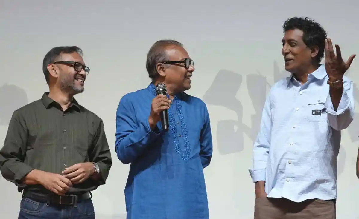 তিনজন ব্যক্তি আলোচনায় ব্যস্ত, একটি অনুষ্ঠানে অংশগ্রহণ করছে. Channel i News - চ্যানেল আই নিউজ