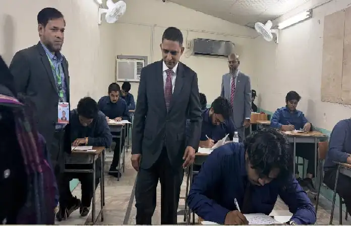 জেদ্দায় এইচএসসি পরীক্ষা চলাকালীন শিক্ষার্থীরা পরীক্ষা দিচ্ছে।. Channel i News - চ্যানেল আই নিউজ