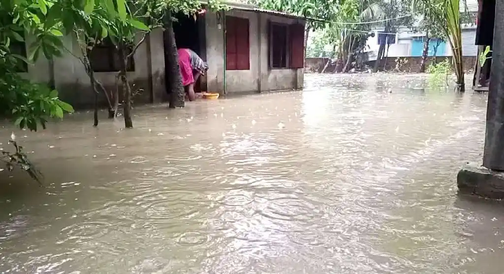 গোপালগঞ্জে টানা বর্ষণে জলাবদ্ধতা, পানিবন্দী বহু মানুষ. Channel i News - চ্যানেল আই নিউজ