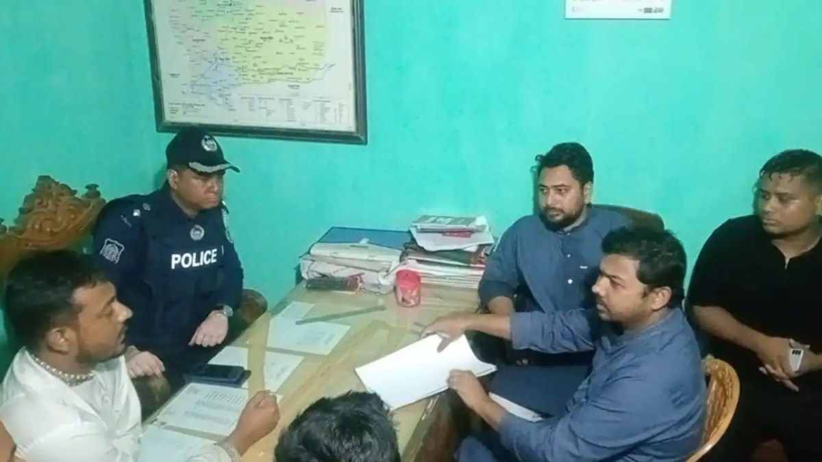 থানায় মামলা দিতে এনসিপির কেন্দ্রীয় নেতারা