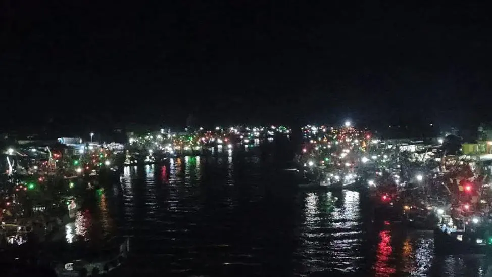 রাতের সময় শিববাড়িয়া নদীর আলোর ঝলকানি ও পর্যটকদের ভিড়. Channel i News - চ্যানেল আই নিউজ