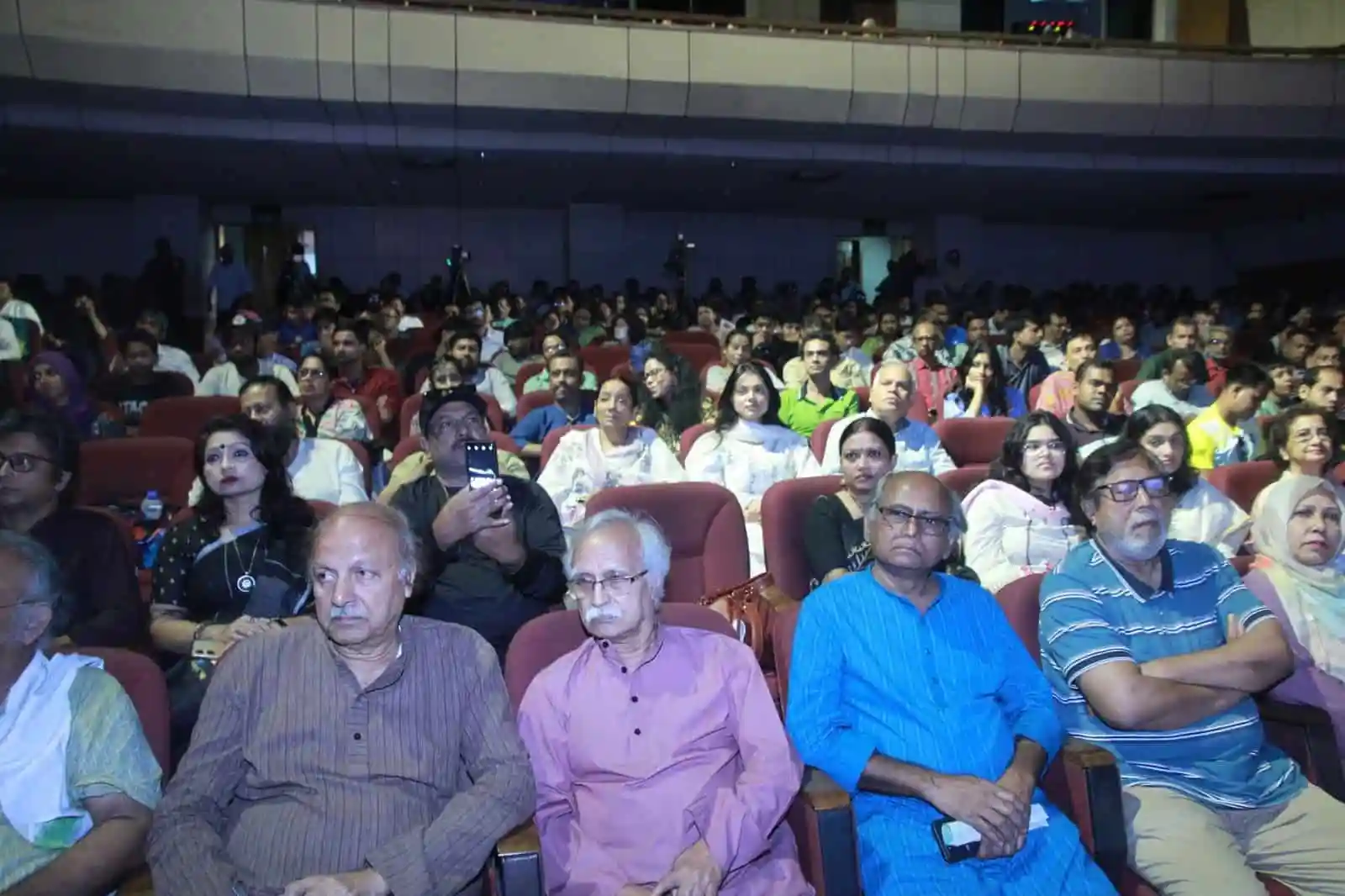 বাংলাদেশের সাংস্কৃতিক অনুষ্ঠানে উপস্থিত দর্শকরা. Channel i News - চ্যানেল আই নিউজ