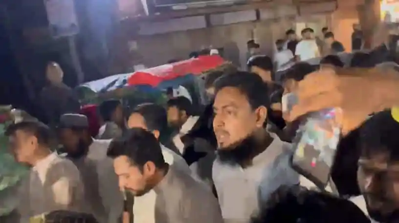 সাভারে এনসিপির সমাবেশস্থলে বোমা বিস্ফোরণের ঘটনা, বেশ কিছু মানুষ আহত. Channel i News - চ্যানেল আই নিউজ