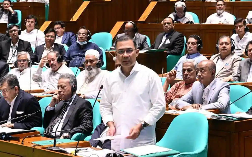 বাংলাদেশের সংসদে প্রধানমন্ত্রী বক্তৃতা দিচ্ছেন, সংসদ সদস্যরা উপস্থিত. Channel i News - চ্যানেল আই নিউজ