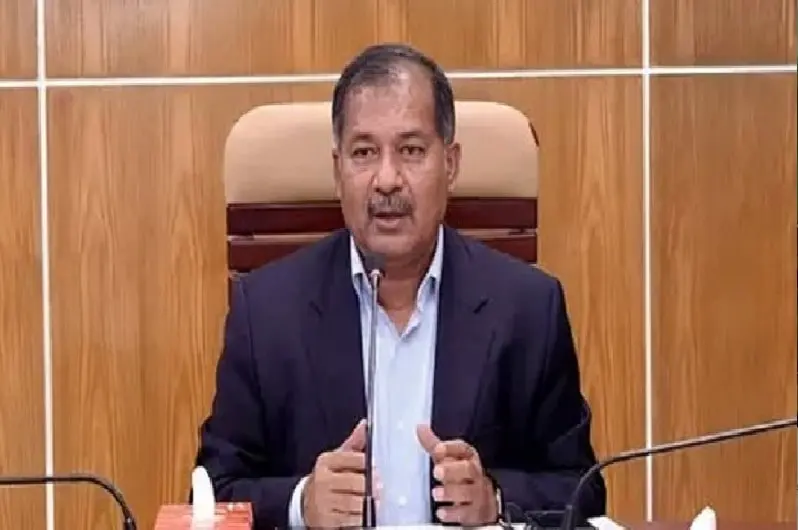 তথ্যমন্ত্রীর বৈঠক চলাকালে বক্তব্য প্রদান করছেন।. Channel i News - চ্যানেল আই নিউজ