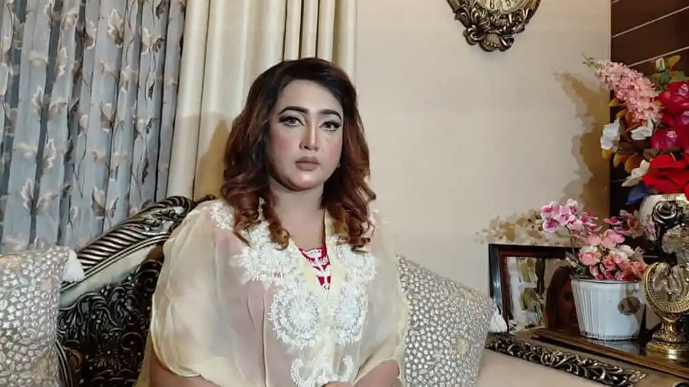 শিল্পী সমিতির সদস্য পলি প্রধানমন্ত্রীর কাছে অভিযোগ করছেন. Channel i News - চ্যানেল আই নিউজ