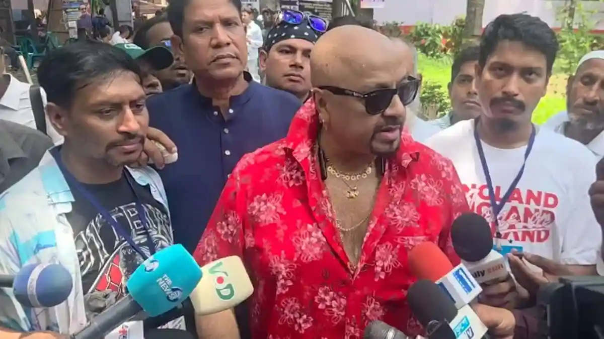 শিল্পী সমিতির ভোটে রুবেল বক্তব্য দিচ্ছেন, সাংবাদিক ও ভক্তরা উপস্থিত. Channel i News - চ্যানেল আই নিউজ