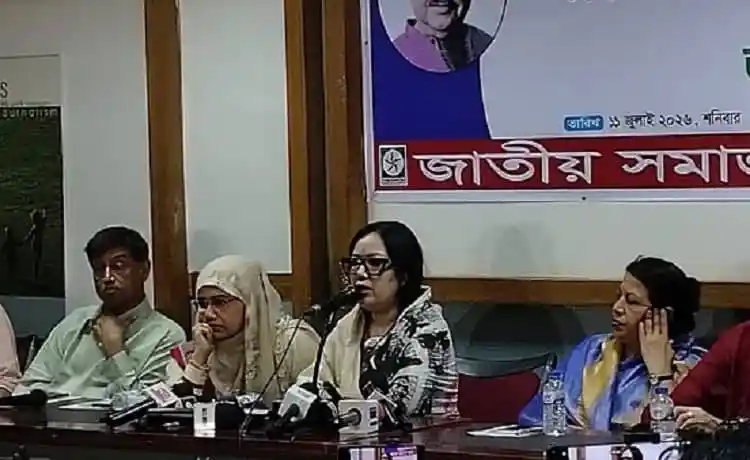 রুমিন ফারহানা ও অন্যান্য বক্তারা সংবাদ সম্মেলনে অংশগ্রহণ করছেন।. Channel i News - চ্যানেল আই নিউজ