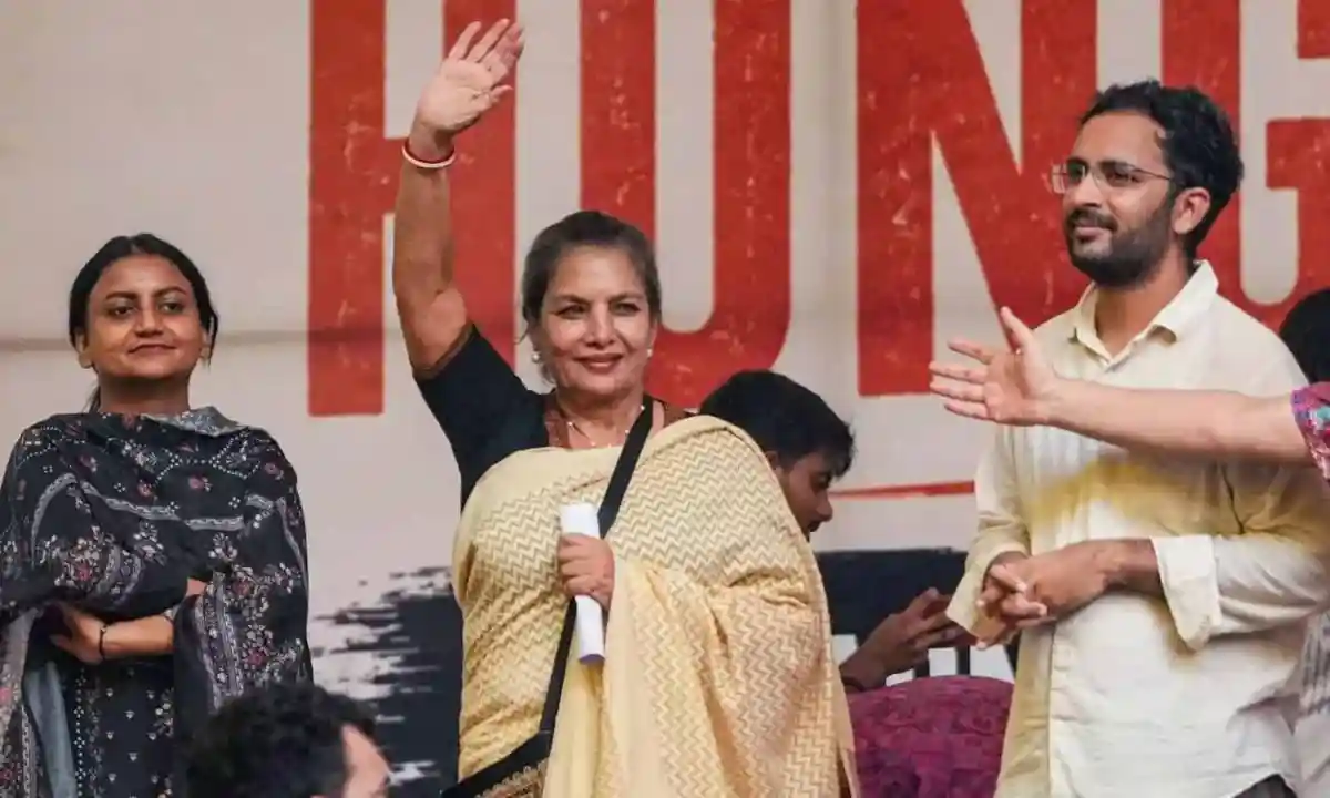 শিক্ষার্থীদের আন্দোলনে অংশগ্রহণকারী নেত্রী ও সমর্থকরা. Channel i News - চ্যানেল আই নিউজ
