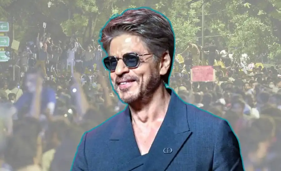 শাহরুখ খান হালকা হাসি ও sunglasses পরা ছবি. Channel i News - চ্যানেল আই নিউজ