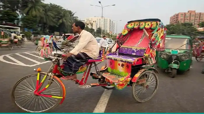 বৈচিত্র্যপূর্ণ রঙিন রিকশা ট্রলি ঢাকায় চলাচল করছে. Channel i News - চ্যানেল আই নিউজ