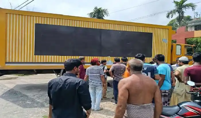 টাঙ্গাইলে কাভার্ড ভ্যানের চাপায় যুবক নিহত