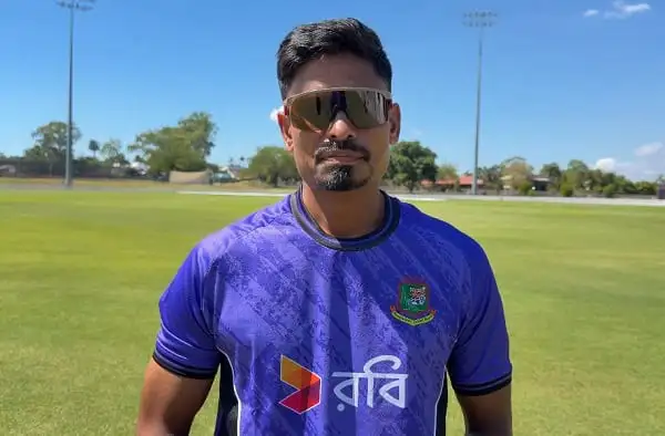 বাংলাদেশি ক্রিকেটার মাঠে প্রস্তুত, ক্যাপশনে খেলোয়াড়ের ছবি. Channel i News - চ্যানেল আই নিউজ