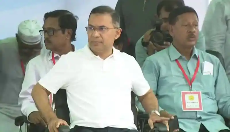 বাংলাদেশের রাজনৈতিক নেতারা একত্রে আলোচনা করছেন।. Channel i News - চ্যানেল আই নিউজ