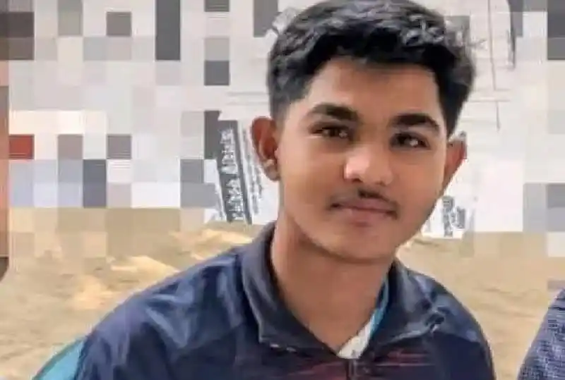 ফুটবল খেলতে গিয়ে মারা গেছে একমাত্র ছেলে, শোকের ছায়া. Channel i News - চ্যানেল আই নিউজ